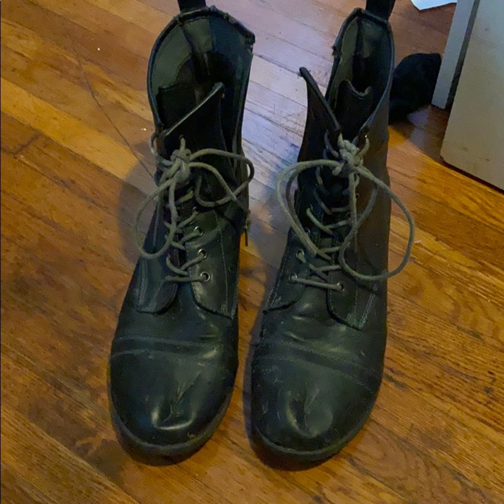 Combat boots